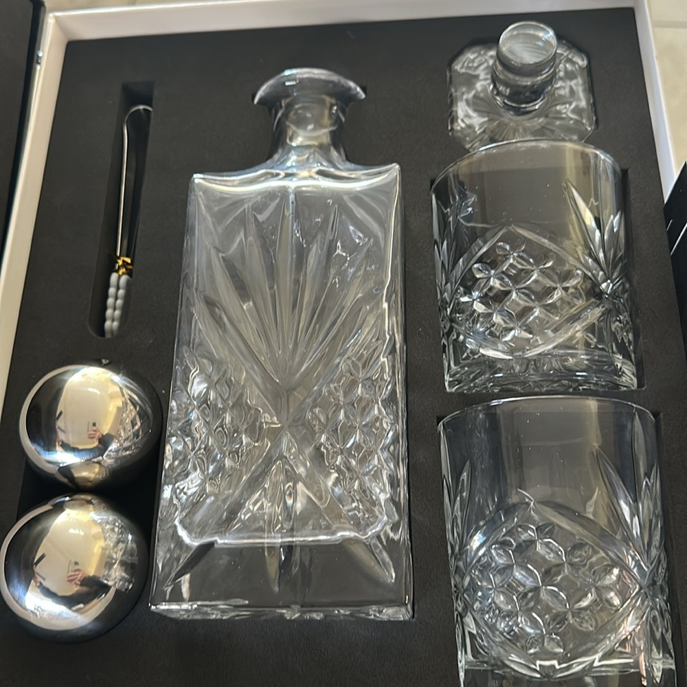 Joshua Steinberg Alastair whisky crystal decanter and glasses box set - Picture 3 of 5